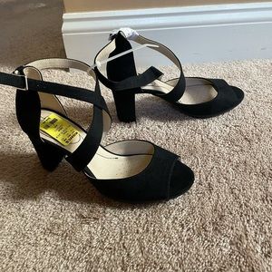Black velvet pumps